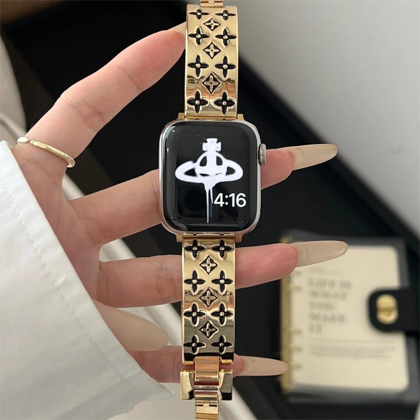 EMBOSSED METAL APPLE WATCH STRAP - Iphonecasehouse