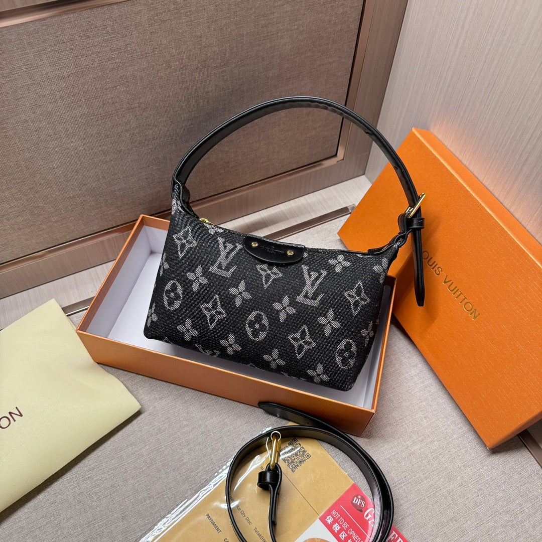 Timeless Luxury: Leather Hand Bag for the Modern Sophisticate - Iphonecasehouse