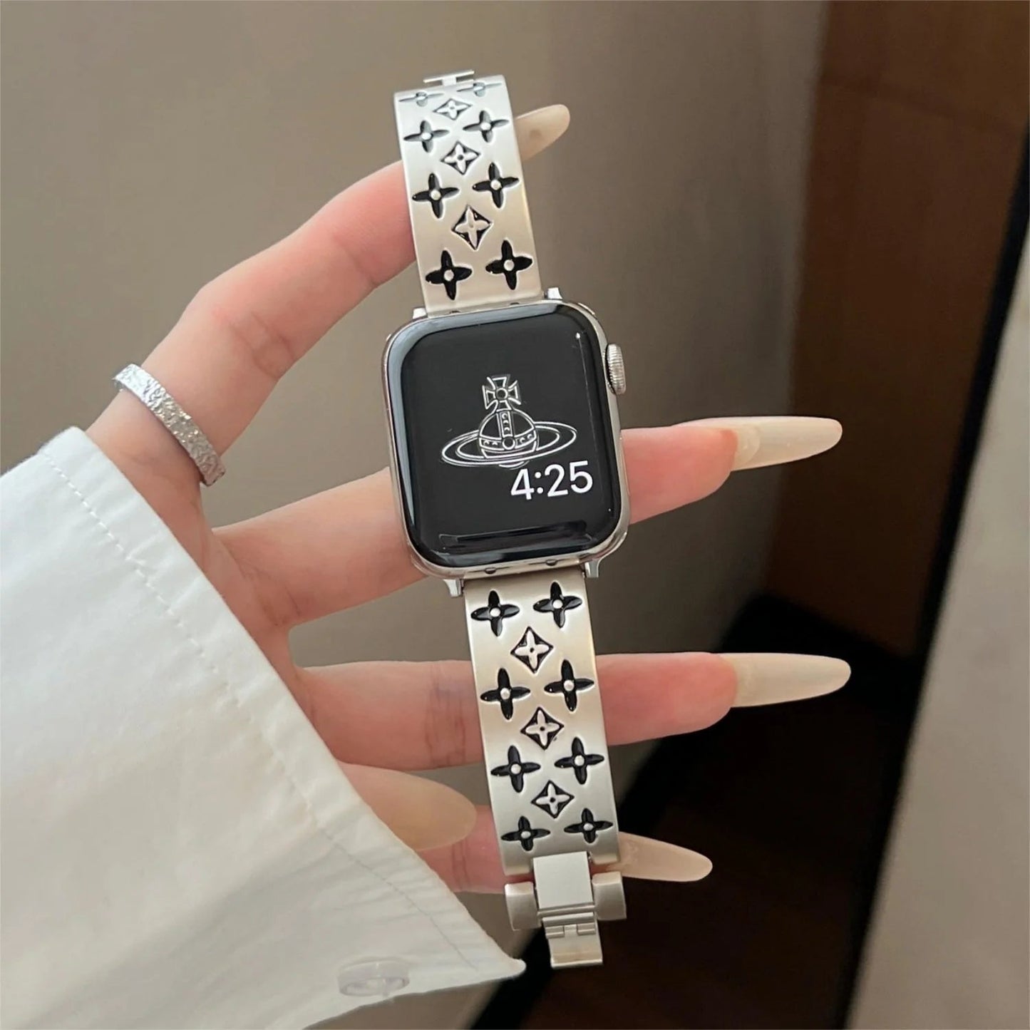 EMBOSSED METAL APPLE WATCH STRAP - Iphonecasehouse