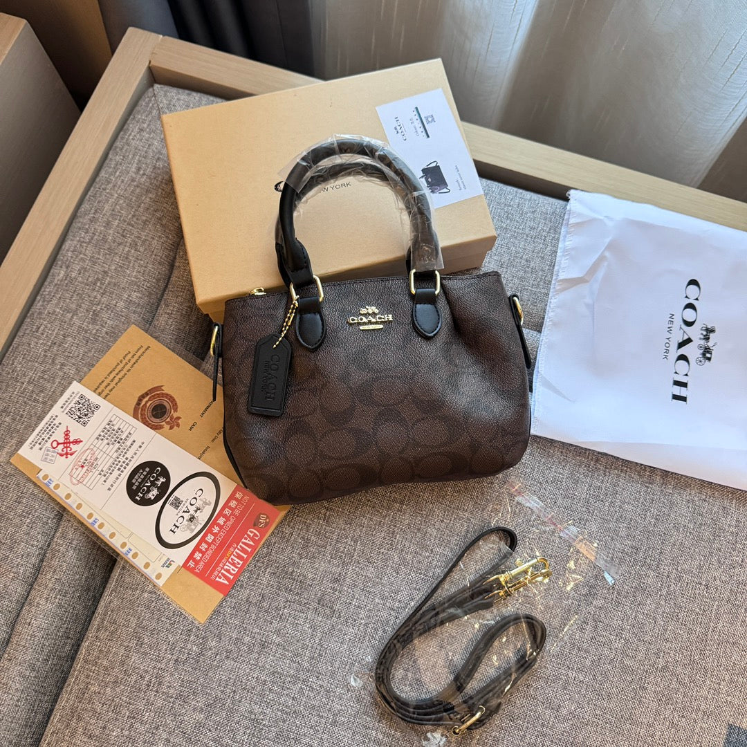 Crafted to Perfection: Leather Hand Bag with a Luxe Touch - Iphonecasehouse