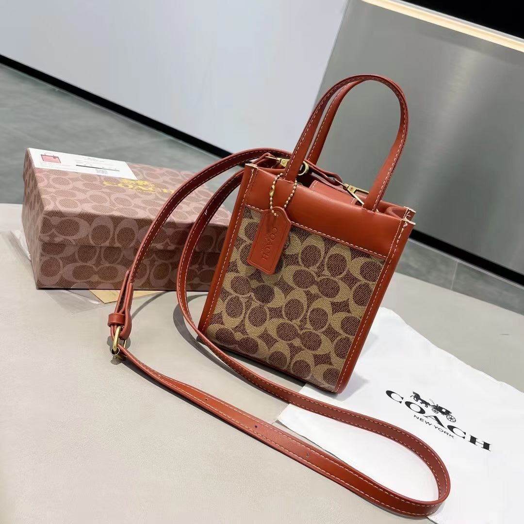 Elegant Leather Hand Bag: A Touch of Light Luxury - Iphonecasehouse