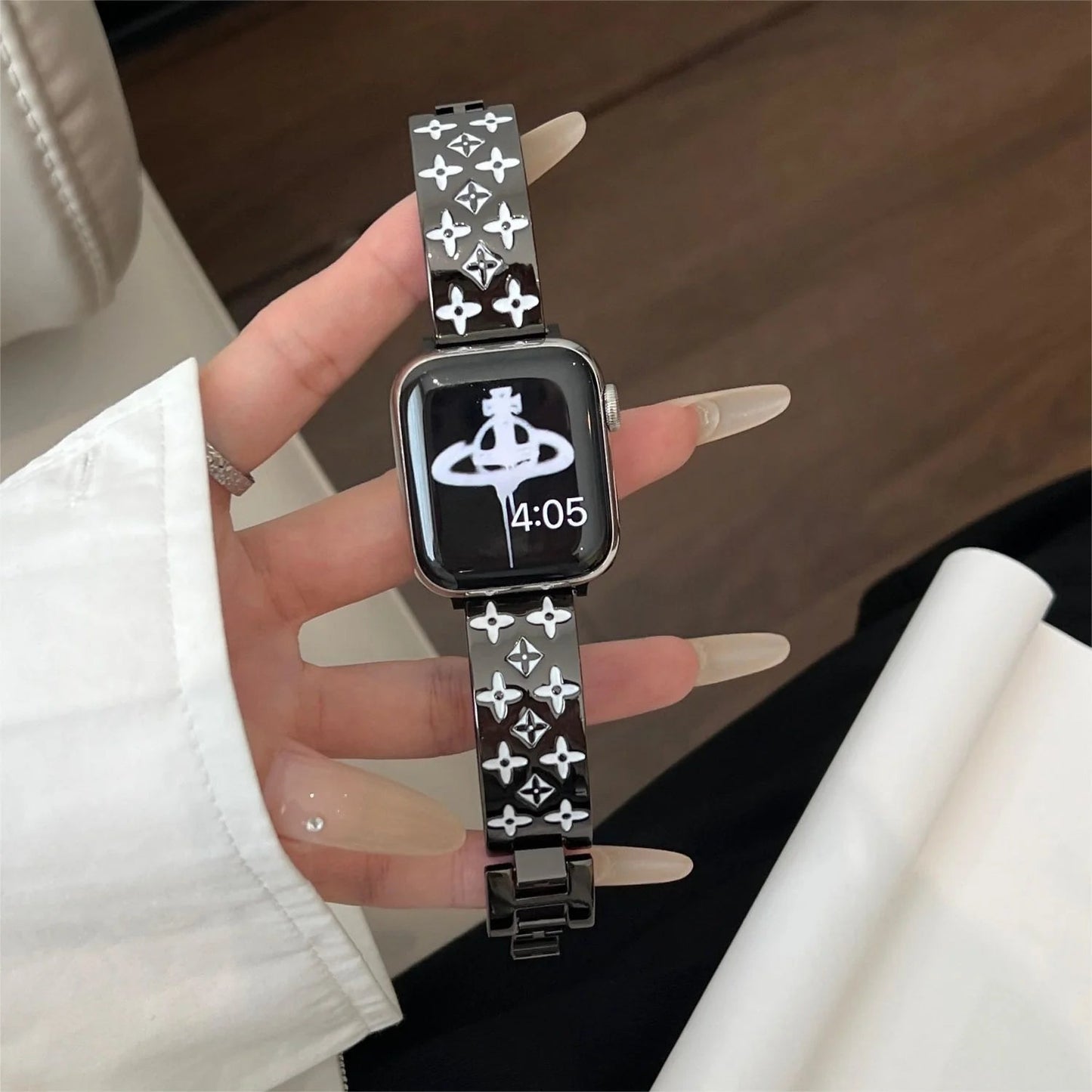 EMBOSSED METAL APPLE WATCH STRAP - Iphonecasehouse