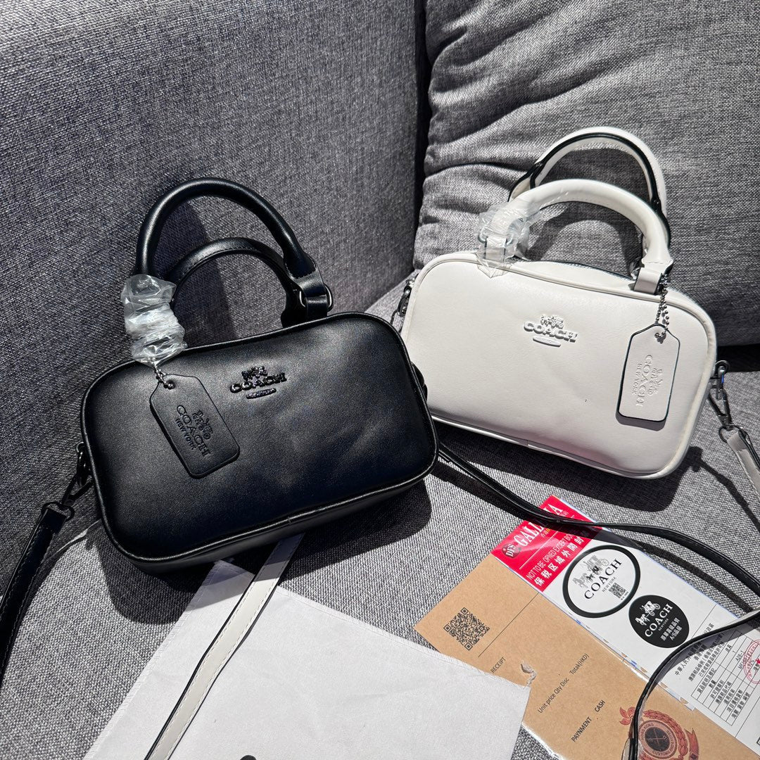 Elegant Leather Handbag: A Touch of Light Luxury - Iphonecasehouse