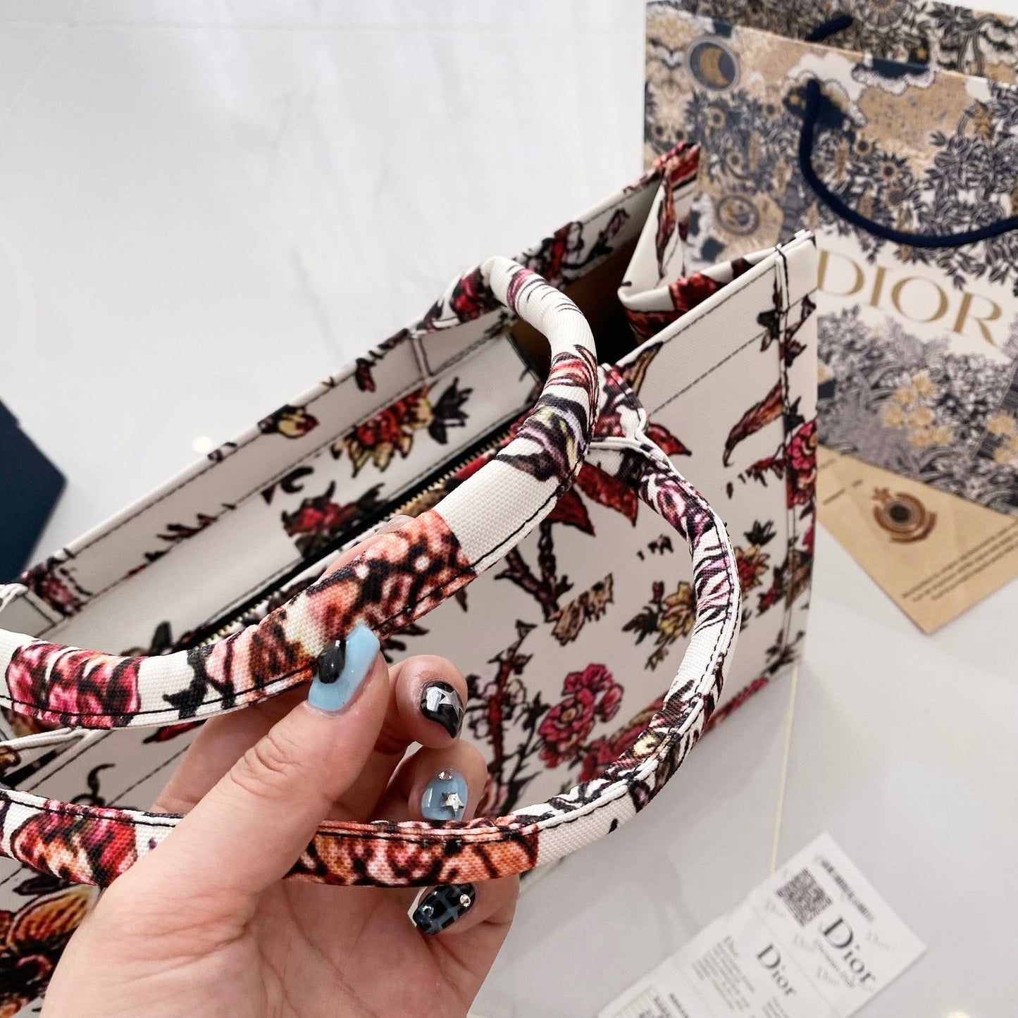 Chic & Refined: Light Luxury Leather Handbag - Iphonecasehouse