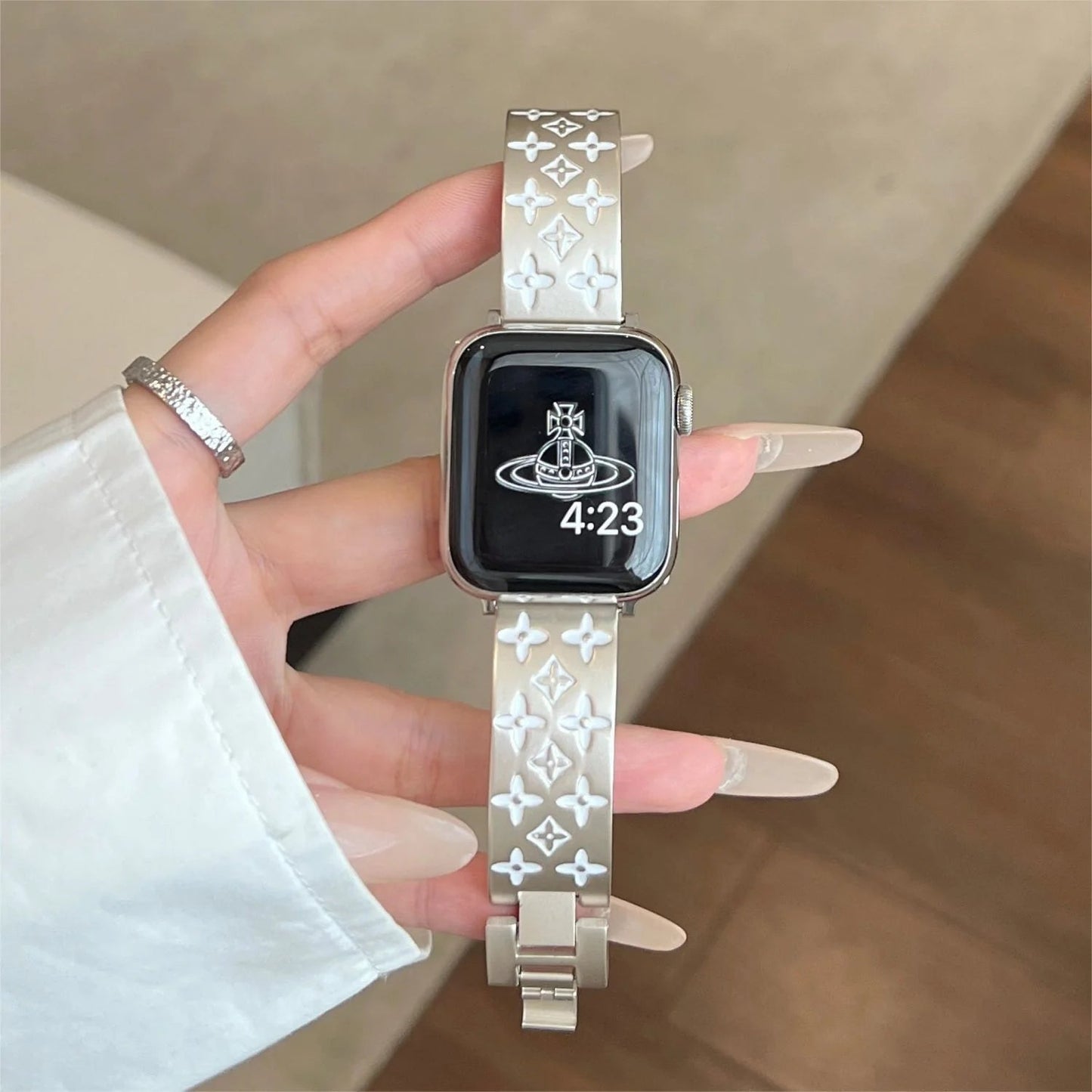 EMBOSSED METAL APPLE WATCH STRAP - Iphonecasehouse