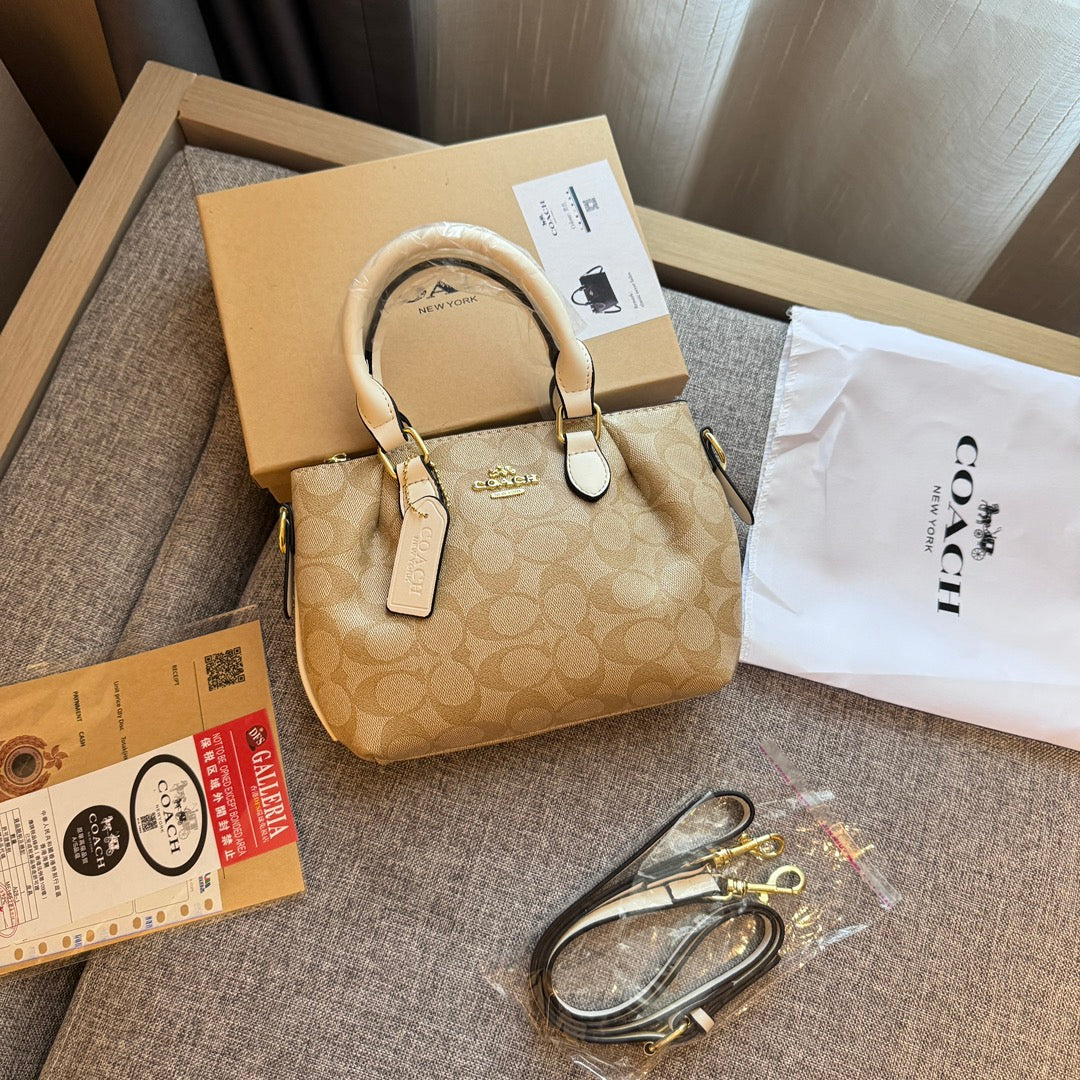 Crafted to Perfection: Leather Hand Bag with a Luxe Touch - Iphonecasehouse