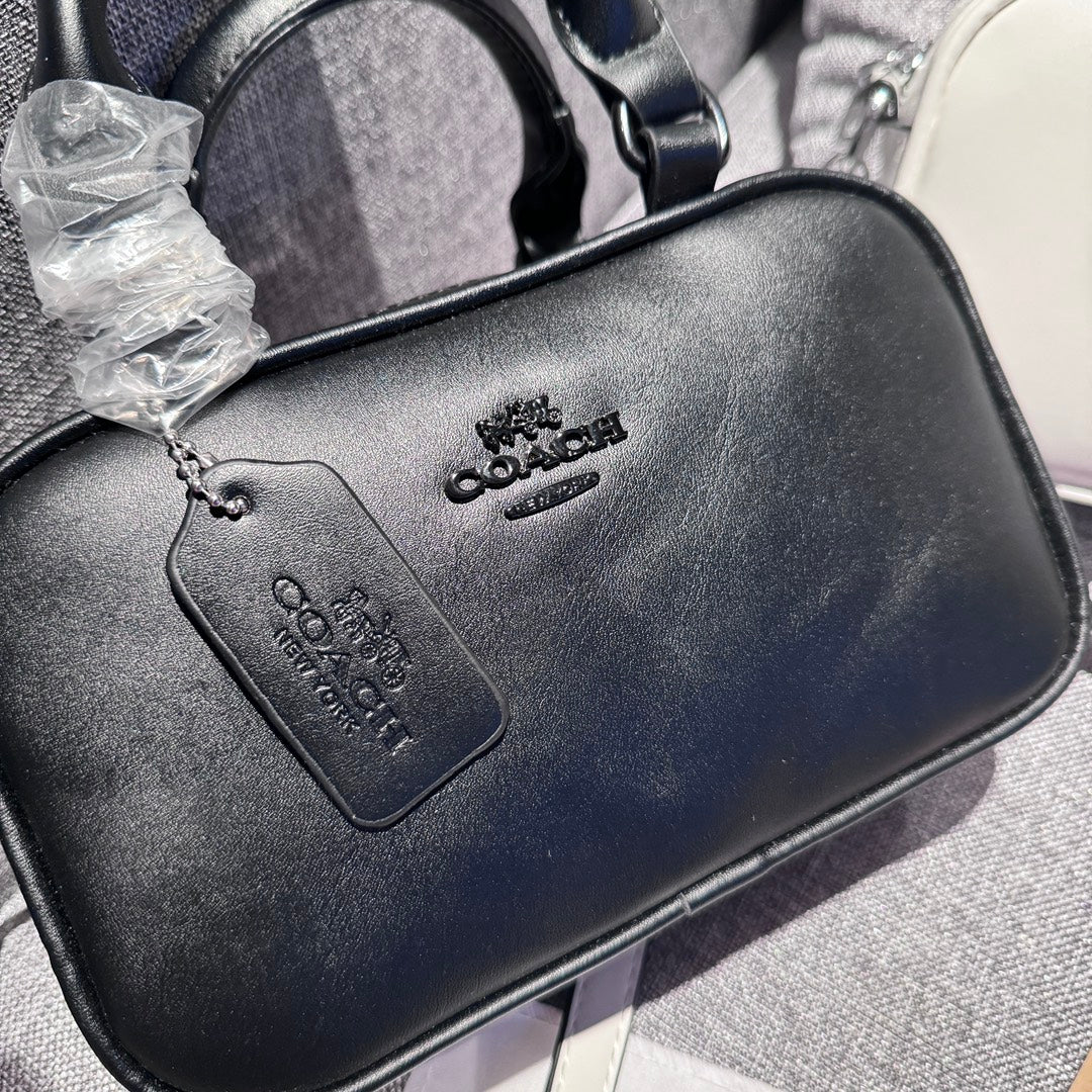 Elegant Leather Handbag: A Touch of Light Luxury - Iphonecasehouse
