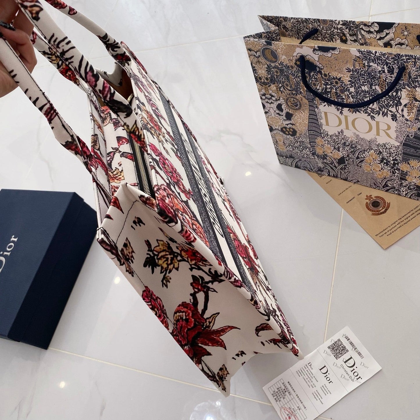 Chic & Refined: Light Luxury Leather Handbag - Iphonecasehouse