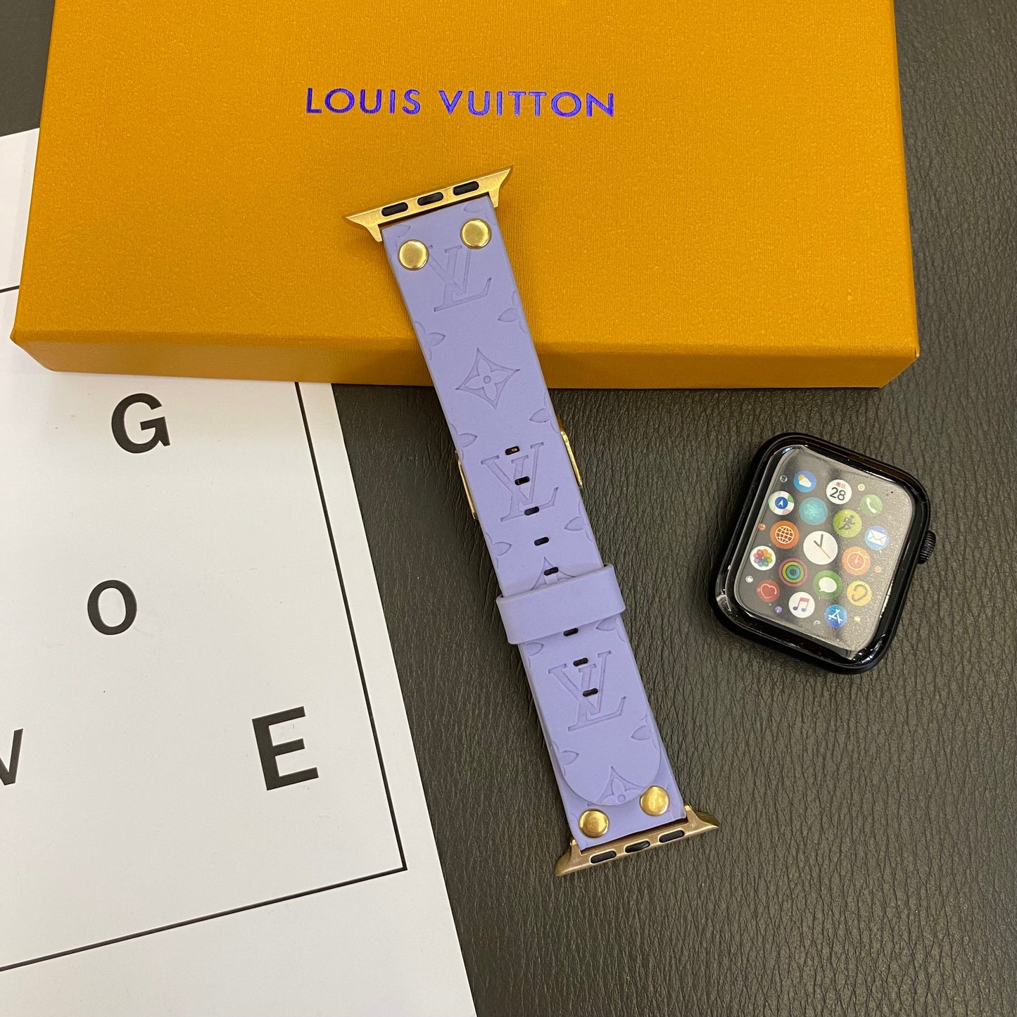 Bracelet de rechange Apple avec décoration en rivets et monogramme en relief WATCH BANDS - Iphonecasehouse