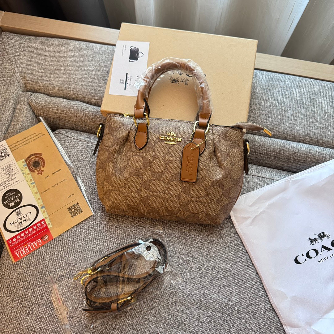 Crafted to Perfection: Leather Hand Bag with a Luxe Touch - Iphonecasehouse