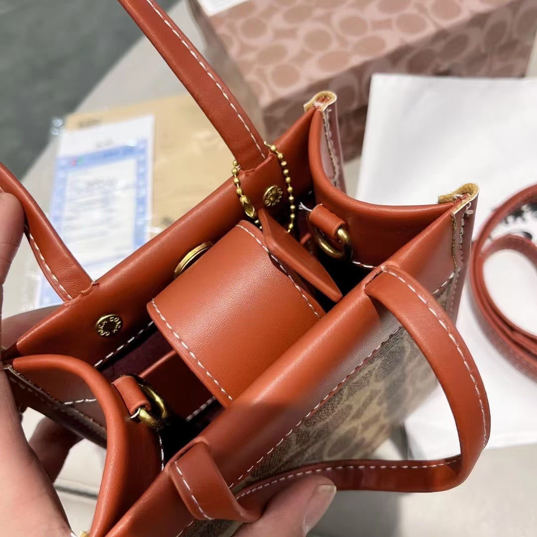 Elegant Leather Hand Bag: A Touch of Light Luxury - Iphonecasehouse
