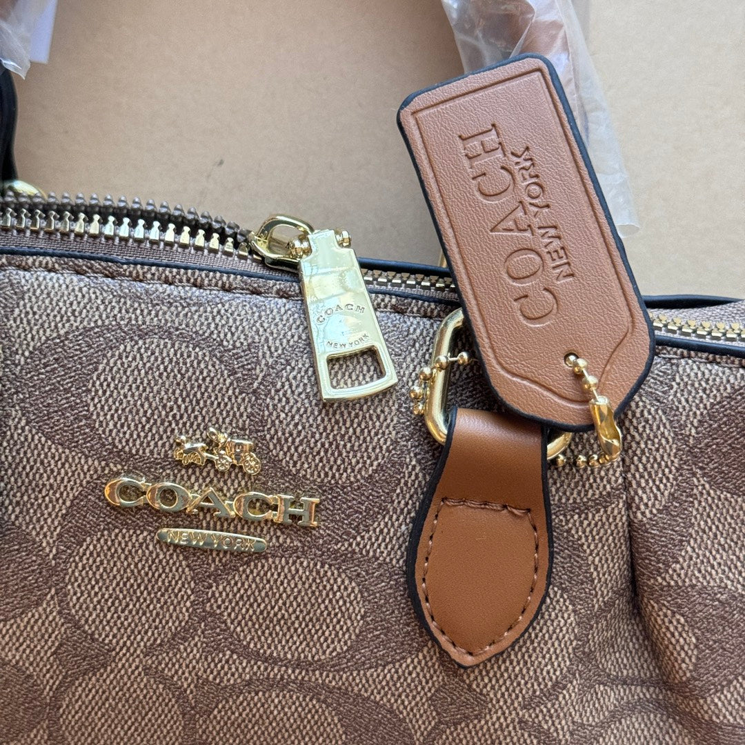 Crafted to Perfection: Leather Hand Bag with a Luxe Touch - Iphonecasehouse