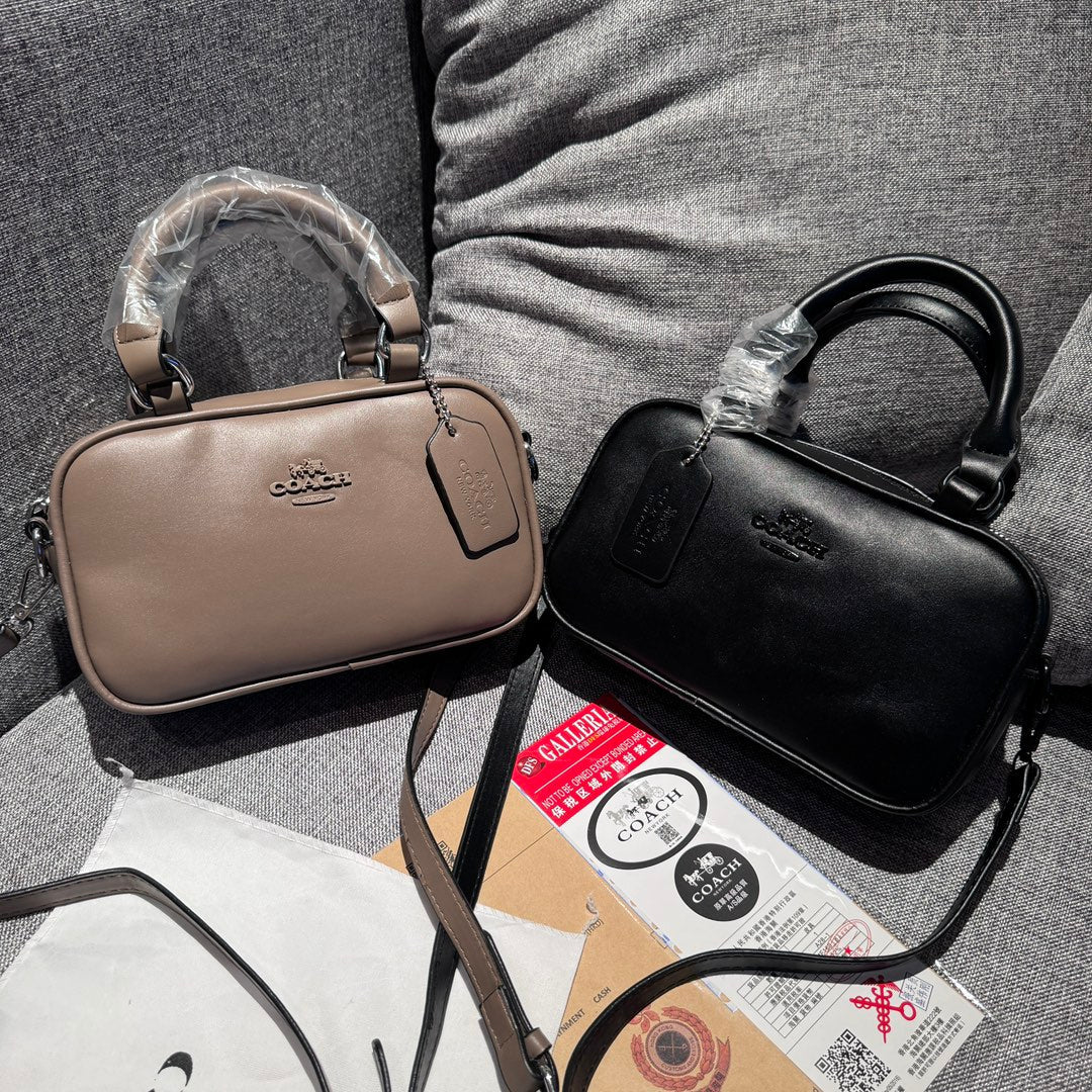 Elegant Leather Handbag: A Touch of Light Luxury - Iphonecasehouse