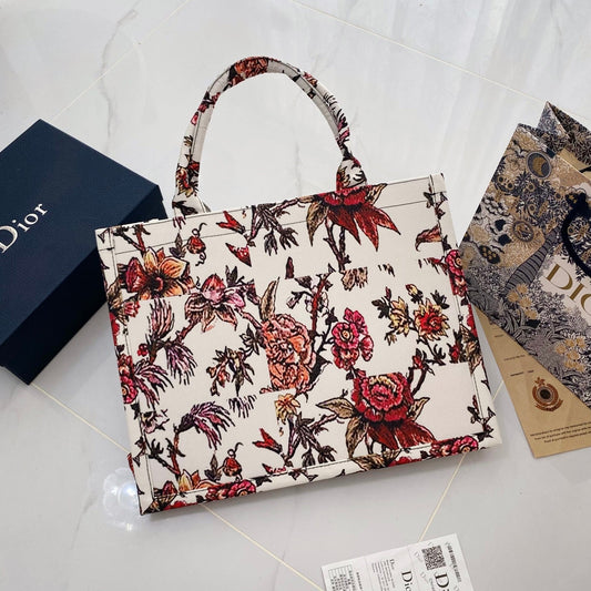 Chic & Refined: Light Luxury Leather Handbag - Iphonecasehouse