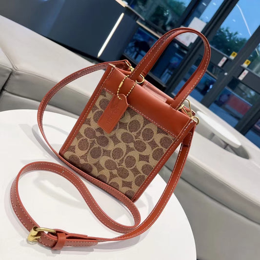 Elegant Leather Hand Bag: A Touch of Light Luxury - Iphonecasehouse