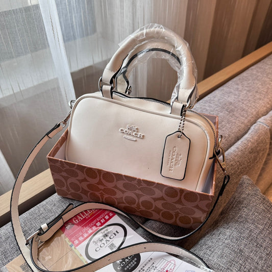 Elegant Leather Handbag: A Touch of Light Luxury - Iphonecasehouse