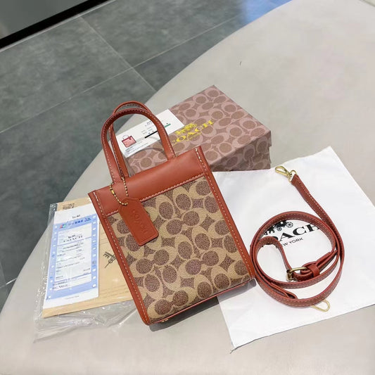 Elegant Leather Hand Bag: A Touch of Light Luxury - Iphonecasehouse
