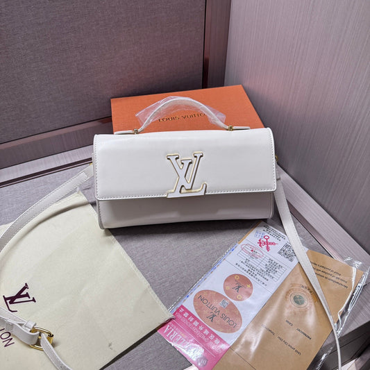 Sophisticated Leather Hand bag: Where Luxury Meets Style - Iphonecasehouse