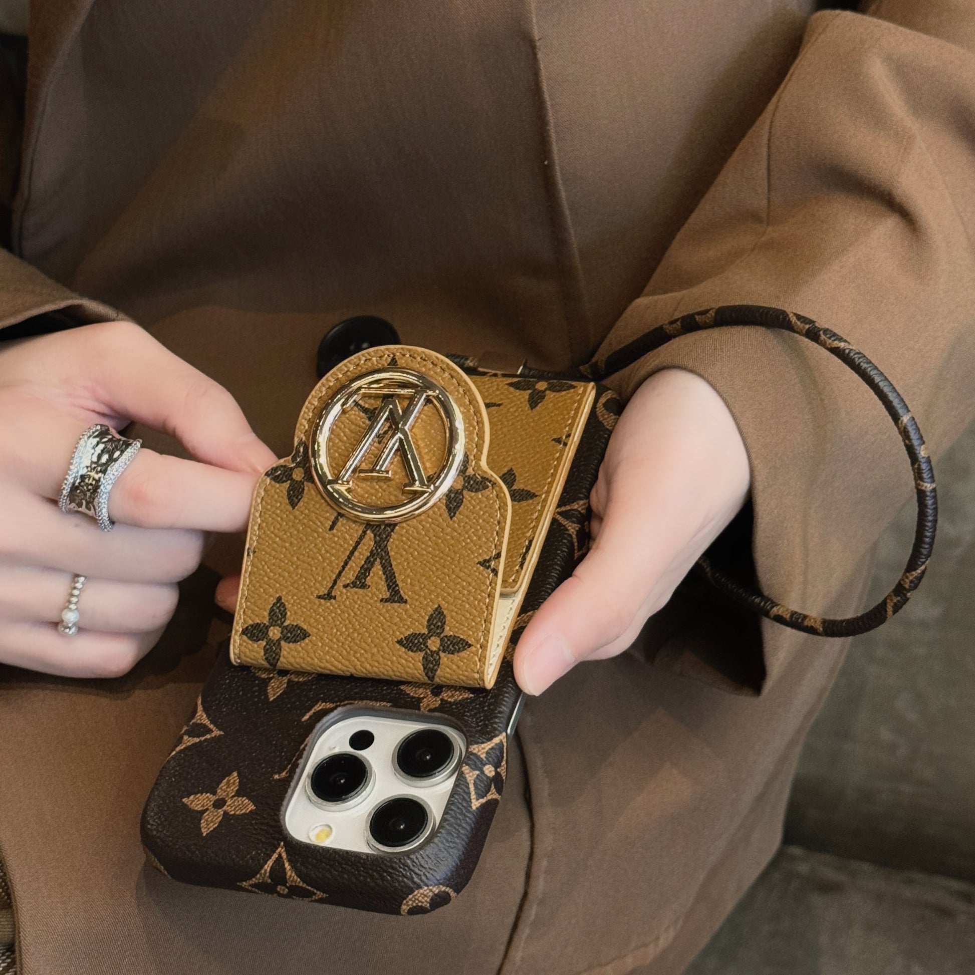 Lou Card Holder Chain iPhone Case - Iphonecasehouse