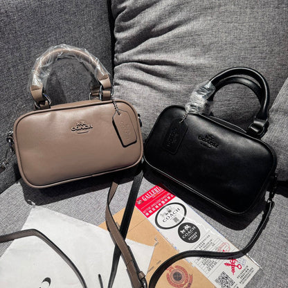 Elegant Leather Handbag: A Touch of Light Luxury - Iphonecasehouse