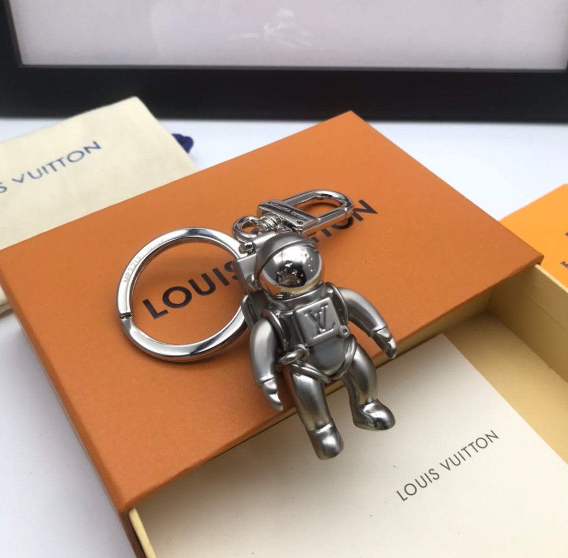 Luxury Astronaut Keychain - Iphonecasehouse