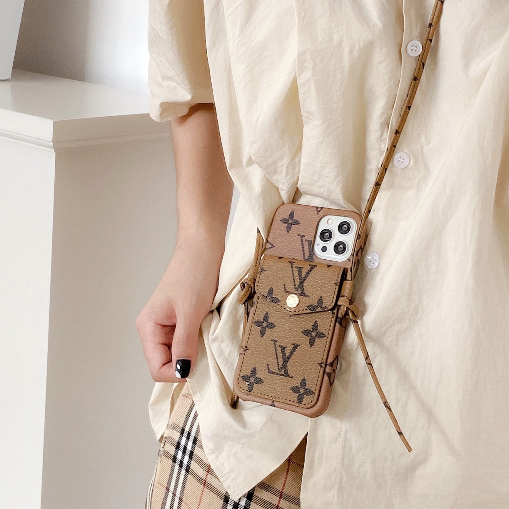 Lou Leather Chain iPhone Case - Iphonecasehouse